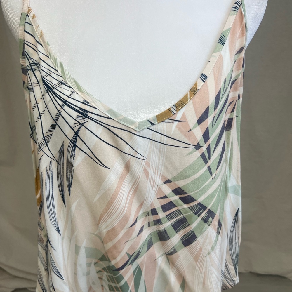 Molly Bracken Women's Beige Palm Tank V-Neck Camisole Sz L Tropical Resort - Picture 3 of 9